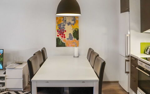 Lakevillas B4: Meubilair, Interieur Ontwerp, Flooring, Verdieping, Tafel, Plafond, Keuken En Eettafel, Verlichting, Stoel, Huis
