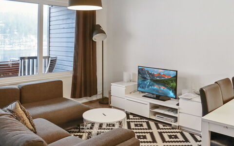 Lakevillas B4: Meubilair, Interieur Ontwerp, Flooring, Verdieping, Tafel, Plafond, Keuken En Eettafel, Verlichting, Stoel, Huis