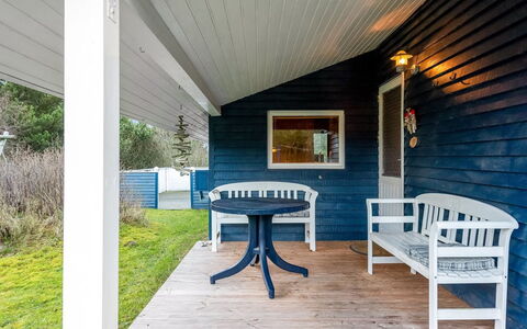 Elpida - 2Km from the Sea: Dak, Huis, Huis, Verblijf, Deur, Siding, Dek, Veranda, Plank, Hardwood