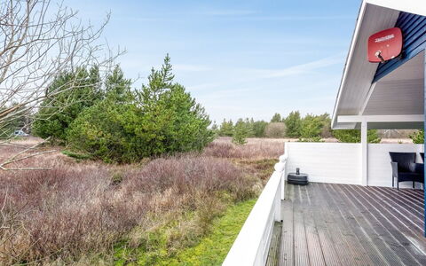 Elpida - 2Km from the Sea: Dak, Huis, Huis, Verblijf, Deur, Siding, Dek, Veranda, Plank, Hardwood