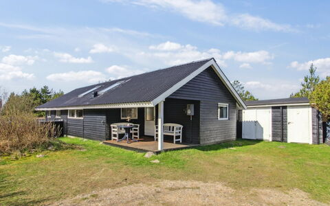 Elpida - 2Km from the Sea: Dak, Huis, Huis, Verblijf, Deur, Siding, Dek, Veranda, Plank, Hardwood