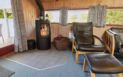 Elpida - 2Km from the Sea: Dak, Huis, Huis, Verblijf, Deur, Siding, Dek, Veranda, Plank, Hardwood