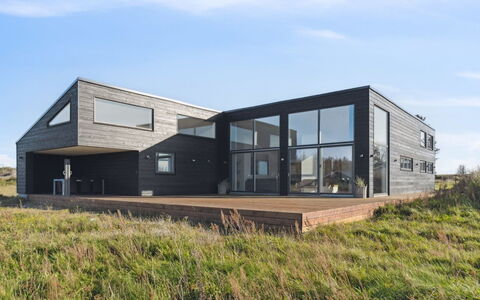 Fridhild - 1.5Km from the Sea: Huis, Huis, Deur, Dak, Verblijf, Landgoed, Tuin, Schaduw, Siding, Werf