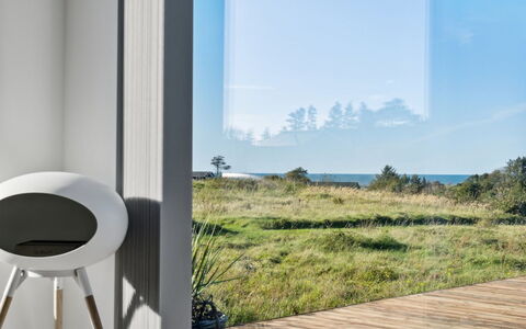 Fridhild - 1.5Km from the Sea: Huis, Huis, Deur, Dak, Verblijf, Landgoed, Tuin, Schaduw, Siding, Werf