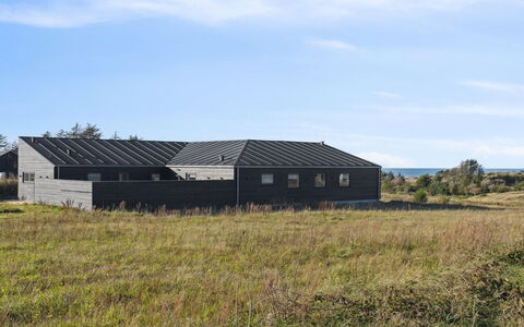 Fridhild - 1.5Km from the Sea: Huis, Huis, Deur, Dak, Verblijf, Landgoed, Tuin, Schaduw, Siding, Werf