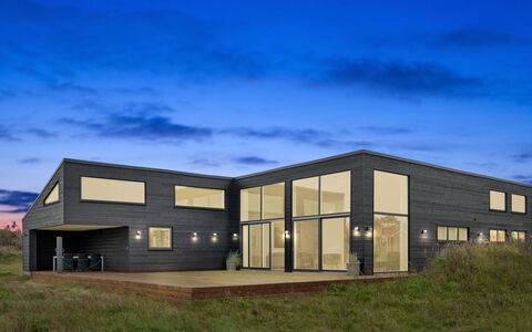 Fridhild - 1.5Km from the Sea: Huis, Huis, Deur, Dak, Verblijf, Landgoed, Tuin, Schaduw, Siding, Werf