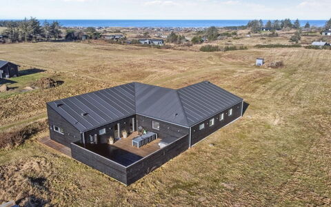Fridhild - 1.5Km from the Sea: Huis, Huis, Deur, Dak, Verblijf, Landgoed, Tuin, Schaduw, Siding, Werf