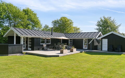 Melvin - 700M from the Sea: Dak, Huis, Huis, Verblijf, Siding, Landgoed, Oprit, Garden Gebouwen, Werf, Schuur
