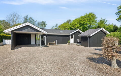 Melvin - 700M from the Sea: Dak, Huis, Huis, Verblijf, Siding, Landgoed, Oprit, Garden Gebouwen, Werf, Schuur