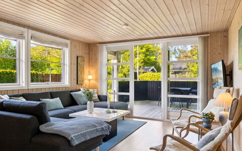 Melvin - 700M from the Sea: Dak, Huis, Huis, Verblijf, Siding, Landgoed, Oprit, Garden Gebouwen, Werf, Schuur