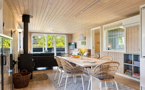 Melvin - 700M from the Sea: Dak, Huis, Huis, Verblijf, Siding, Landgoed, Oprit, Garden Gebouwen, Werf, Schuur