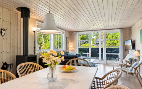 Melvin - 700M from the Sea: Dak, Huis, Huis, Verblijf, Siding, Landgoed, Oprit, Garden Gebouwen, Werf, Schuur