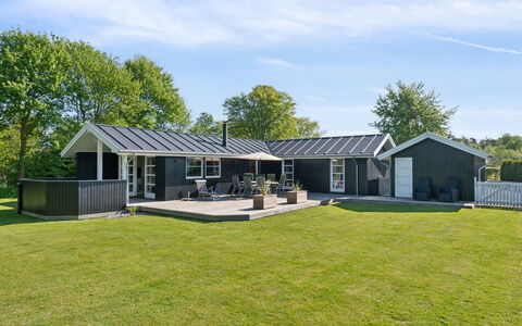 Melvin - 700M from the Sea: Dak, Huis, Huis, Verblijf, Siding, Landgoed, Oprit, Garden Gebouwen, Werf, Schuur