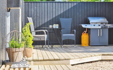 Melvin - 700M from the Sea: Dak, Huis, Huis, Verblijf, Siding, Landgoed, Oprit, Garden Gebouwen, Werf, Schuur