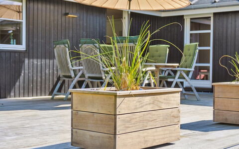 Melvin - 700M from the Sea: Dak, Huis, Huis, Verblijf, Siding, Landgoed, Oprit, Garden Gebouwen, Werf, Schuur