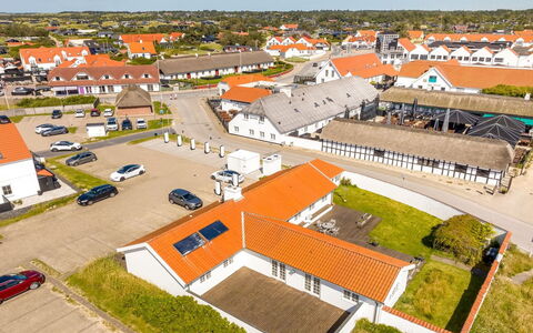 Jeppe - 200M from the Sea: Plafond, Flooring, Interieur Ontwerp, Verdieping, Samengesteld Materiaal, Meubilair, Toevlucht, Hotel, Ontwerp, Daylighting