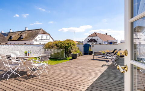 Jeppe - 200M from the Sea: Plafond, Flooring, Interieur Ontwerp, Verdieping, Samengesteld Materiaal, Meubilair, Toevlucht, Hotel, Ontwerp, Daylighting