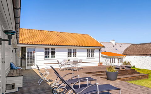 Jeppe - 200M from the Sea: Plafond, Flooring, Interieur Ontwerp, Verdieping, Samengesteld Materiaal, Meubilair, Toevlucht, Hotel, Ontwerp, Daylighting