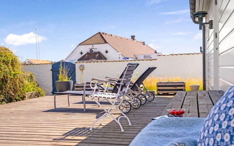 Jeppe - 200M from the Sea: Plafond, Flooring, Interieur Ontwerp, Verdieping, Samengesteld Materiaal, Meubilair, Toevlucht, Hotel, Ontwerp, Daylighting