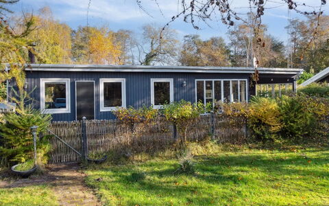 Laurentius - 625M from the Sea: Dak, Huis, Huis, Verblijf, Siding, Landgoed, Oprit, Garden Gebouwen, Werf, Schuur