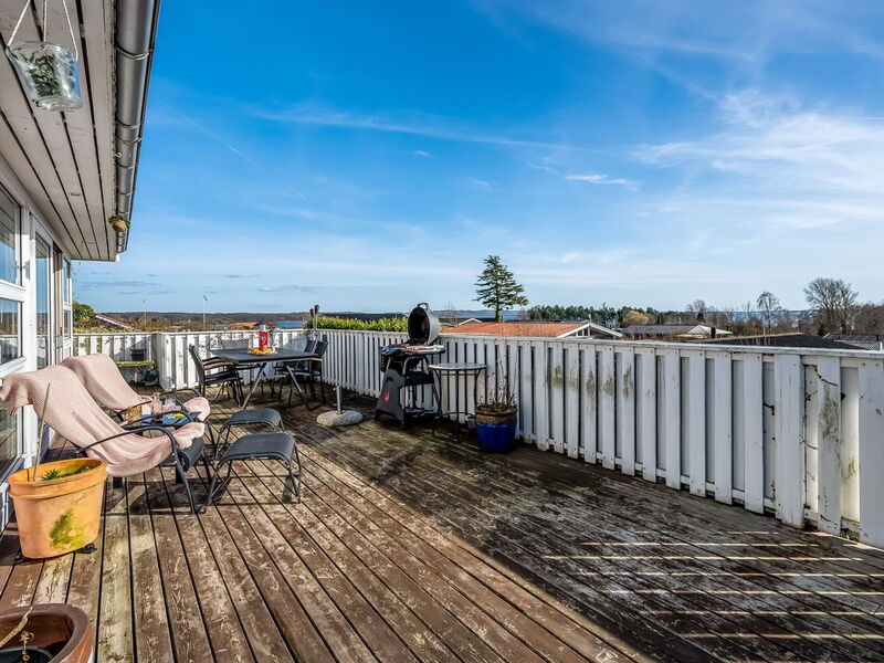 Sylvia - 450M from the Sea