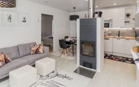Hillaniitty: Flooring, Interieur Ontwerp, Verdieping, Meubilair, Hout, Kamer, Huis, Woonkamer, Verlichting, Huishoudapparatuur