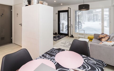 Hillaniitty: Interieur Ontwerp, Flooring, Meubilair, Hout, Verdieping, Plafond, Huis, Kamer, Woonkamer, Verlichting
