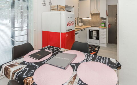 Hillaniitty: Interieur Ontwerp, Meubilair, Flooring, Verdieping, Keuken, Plafond, Kamer, Major Appliance, Toestel Van De Keuken, Verlichting