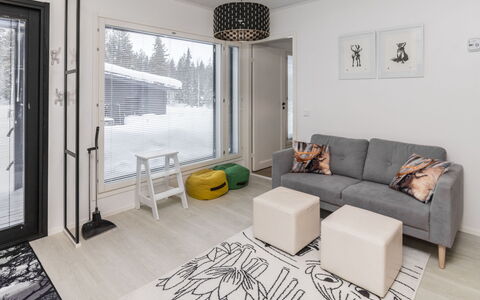 Hillaniitty: Interieur Ontwerp, Meubilair, Hout, Huis, Plafond, Woonkamer, Flooring, Verdieping, Kamer, Bankstel