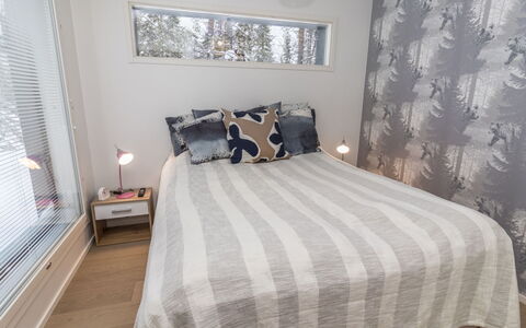 Hillaniitty: Bed, Slaapkamer, Interieur Ontwerp, Bedding, Laken, Meubilair, Hout, Linens, Flooring, Verdieping
