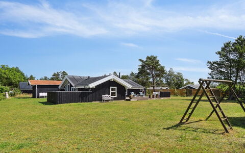 Santeri - 180M from the Sea: Bergachtig Landvormen, Berg, Heuvel, Bergketen, Heuvel Station, Menselijke Nederzetting, Stedelijk Ontwerp, Alpen, Vallei, Top