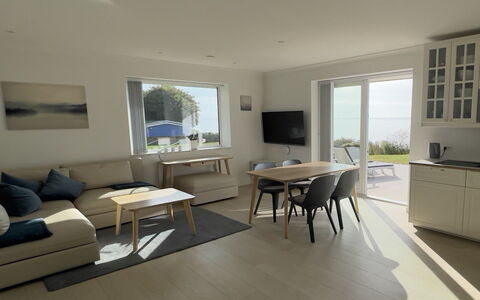 Volmar - 10M from the Sea: Blauw, Struik, Verblijf, Groundcover, Tuin, Landgoed, Schaduw, Landscaping, Boerderij, Eco Hotel