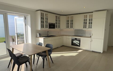 Volmar - 10M from the Sea: Blauw, Struik, Verblijf, Groundcover, Tuin, Landgoed, Schaduw, Landscaping, Boerderij, Eco Hotel