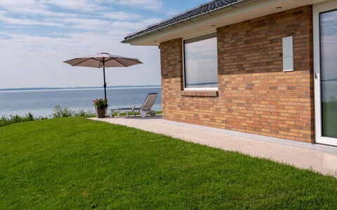 Volmar - 10M from the Sea: Blauw, Struik, Verblijf, Groundcover, Tuin, Landgoed, Schaduw, Landscaping, Boerderij, Eco Hotel