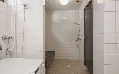 Mäntyranta 4: Meubilair, Interieur Ontwerp, Flooring, Verdieping, Tafel, Plafond, Keuken En Eettafel, Verlichting, Stoel, Huis