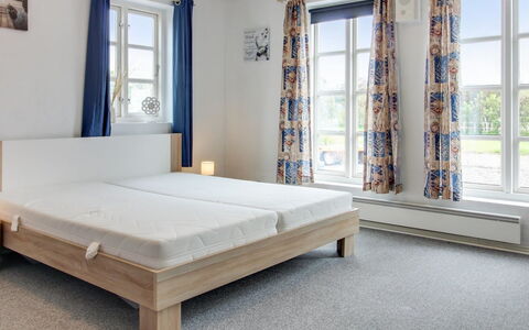 Ilsabe - 25Km from the Sea: Bed, Slaapkamer, Hout, Flooring, Verdieping, Meubilair, Interieur Ontwerp, Bed Frame, Verlichting, Bedding