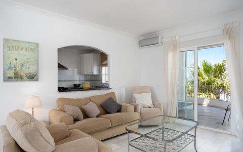 Las Brisas Estepona Golf: Meubilair, Interieur Ontwerp, Flooring, Bankstel, Verdieping, Huis, Plafond, Woonkamer, Appartement, Tafel
