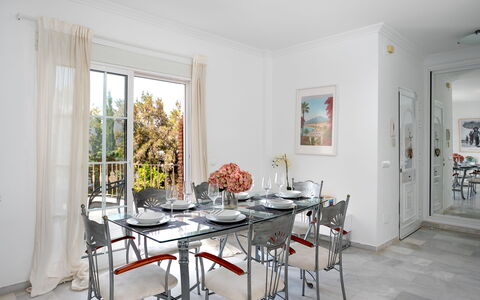 Las Brisas Estepona Golf: Meubilair, Stoel, Tafel, Interieur Ontwerp, Flooring, Keuken En Eettafel, Eetkamer, Verdieping, Huis, Kamer