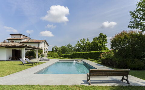 Casa del Marchese, Pool, Wifi, Castell' Arquato: Wolk, Lucht, Water, Fabriek, Eigendom, Openluchtbank, Gebouw, Zwembad, Schaduw, Buitenmeubels