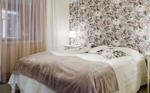 Saajola: Interieur Ontwerp, Meubilair, Linens, Slaapkamer, Laken, Flooring, Textiel, Verdieping, Bed, Plafond