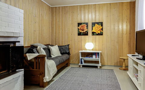 Saajola: Meubilair, Interieur Ontwerp, Flooring, Muur, Verdieping, Hout, Plafond, Kamer, Bankstel, Woonkamer
