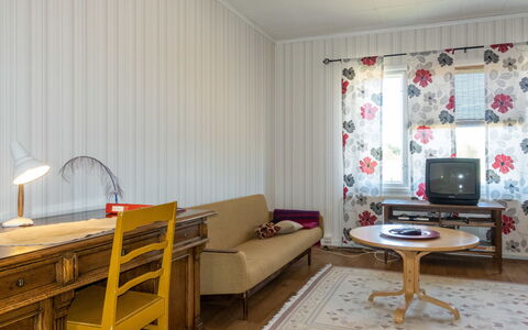 Juotas Village: Hout, Verblijf, Huis, Huis, Deur, Hardwood, Garden Gebouwen, Beits, Blokhut, Plank