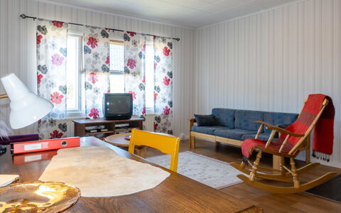 Juotas Village: Hout, Verblijf, Huis, Huis, Deur, Hardwood, Garden Gebouwen, Beits, Blokhut, Plank