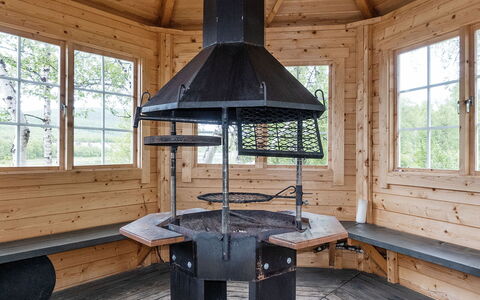 Mökki Tenolla: Meubilair, Stoel, Buitenmeubels, Tafel, Hout, Buitentafel, Keuken En Eettafel, Schaduw, Tuin, Paraplu