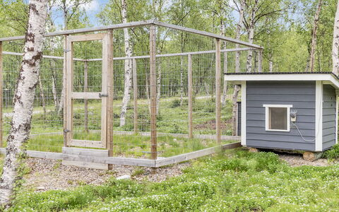 Mökki Tenolla: Meubilair, Stoel, Buitenmeubels, Tafel, Hout, Buitentafel, Keuken En Eettafel, Schaduw, Tuin, Paraplu