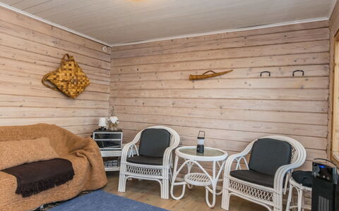 Villa Kuorinka: Bed, Meubilair, Slaapkamer, Interieur Ontwerp, Bedding, Laken, Flooring, Hout, Verdieping, Kamer