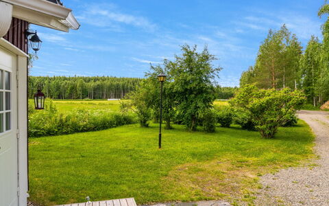 Villa Kuorinka: Bed, Meubilair, Slaapkamer, Interieur Ontwerp, Bedding, Laken, Flooring, Hout, Verdieping, Kamer