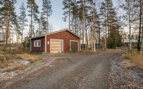 Villa Kuorinka: Bed, Meubilair, Slaapkamer, Interieur Ontwerp, Bedding, Laken, Flooring, Hout, Verdieping, Kamer