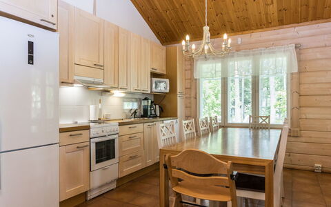 Kuusikko: Hout, Plafond, Interieur Ontwerp, Countertop, Keuken, Flooring, Huis, Cabinetry, Houten Vloer, Meubilair