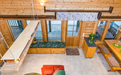 Purjeranta: Meubilair, Interieur Ontwerp, Flooring, Verdieping, Tafel, Plafond, Keuken En Eettafel, Verlichting, Stoel, Huis